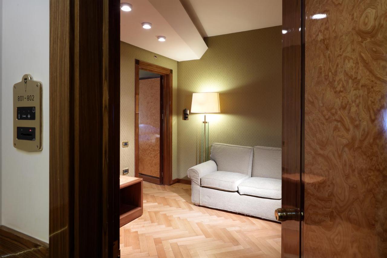 Hotel Exe Majestic Napoli Esterno foto