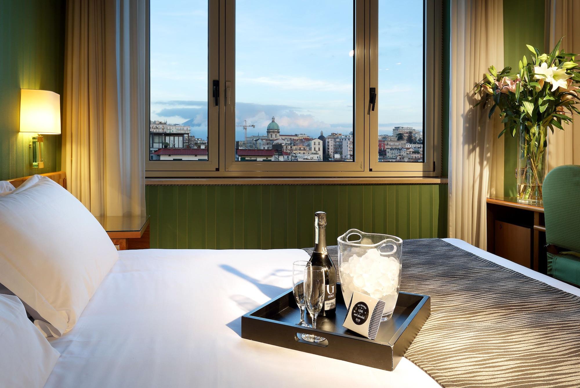Hotel Exe Majestic Napoli Esterno foto