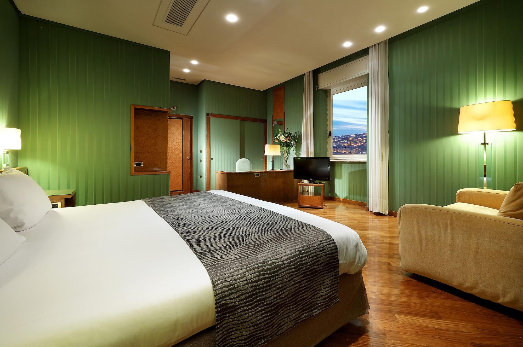 Hotel Exe Majestic Napoli Esterno foto
