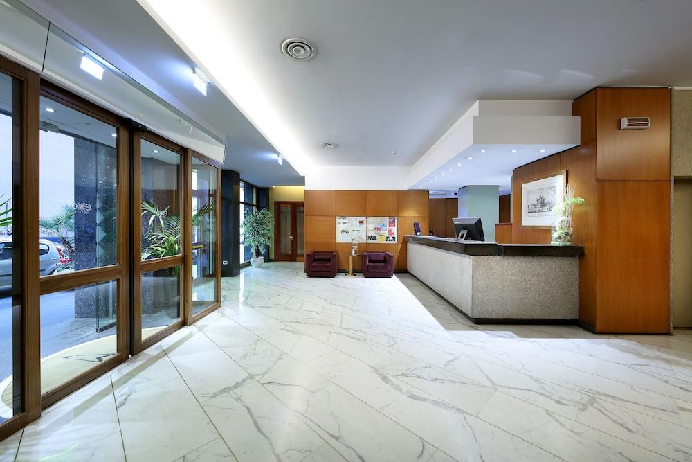 Hotel Exe Majestic Napoli Esterno foto