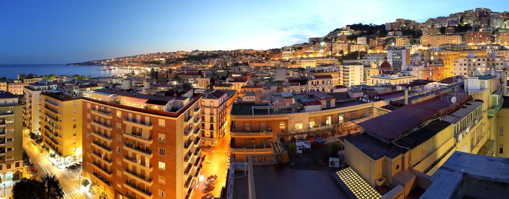 Hotel Exe Majestic Napoli Esterno foto