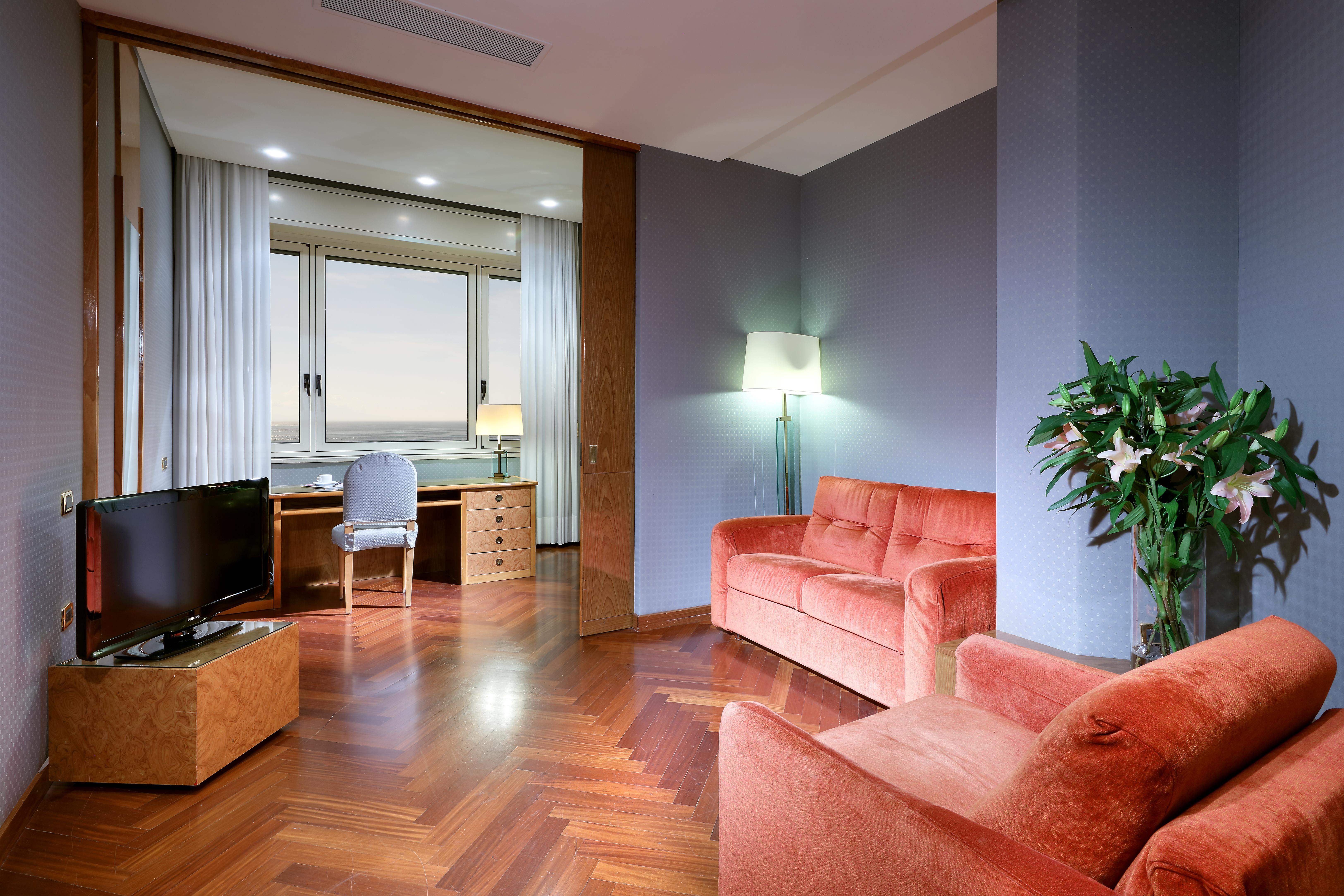 Hotel Exe Majestic Napoli Esterno foto