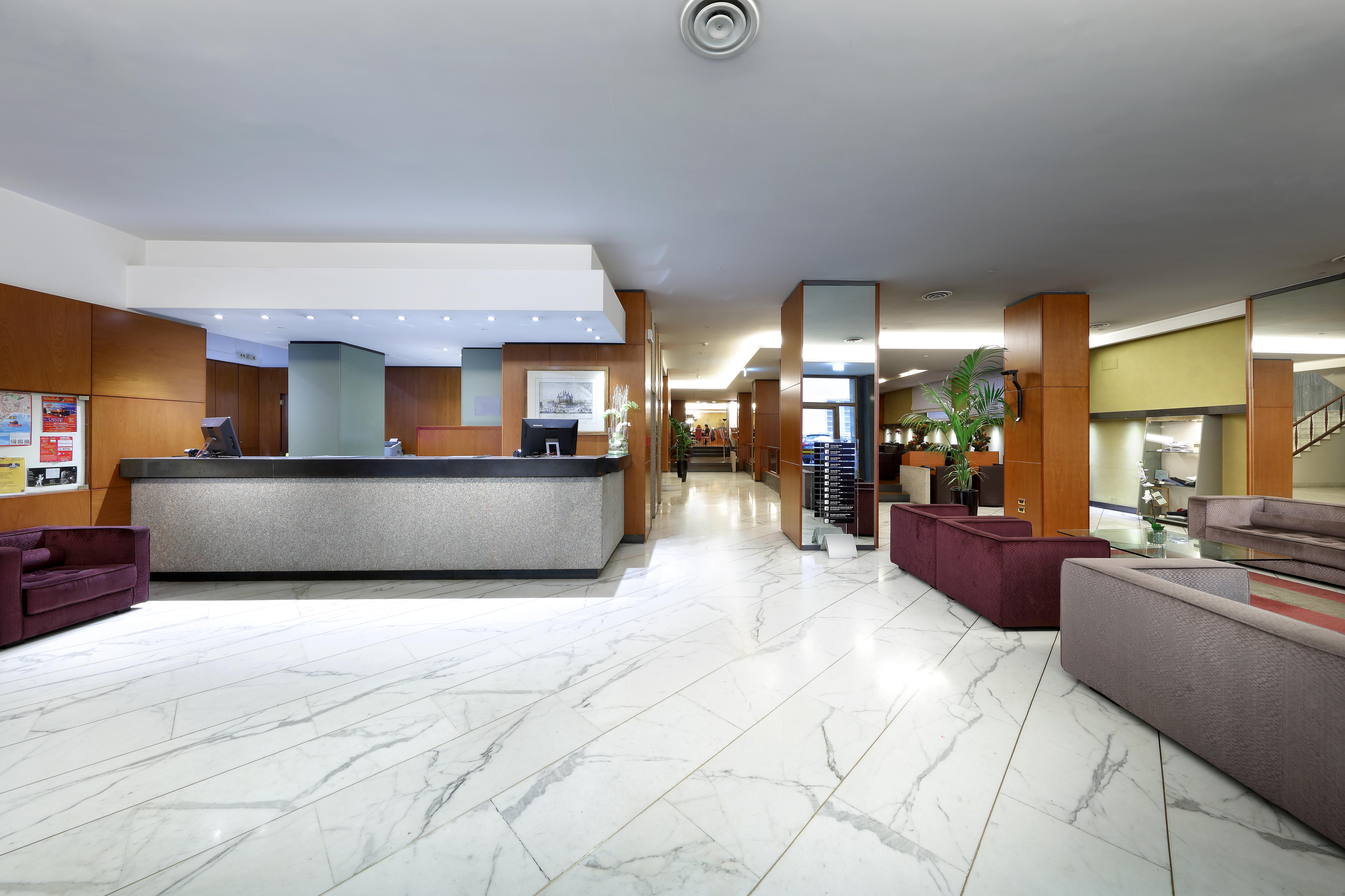 Hotel Exe Majestic Napoli Esterno foto