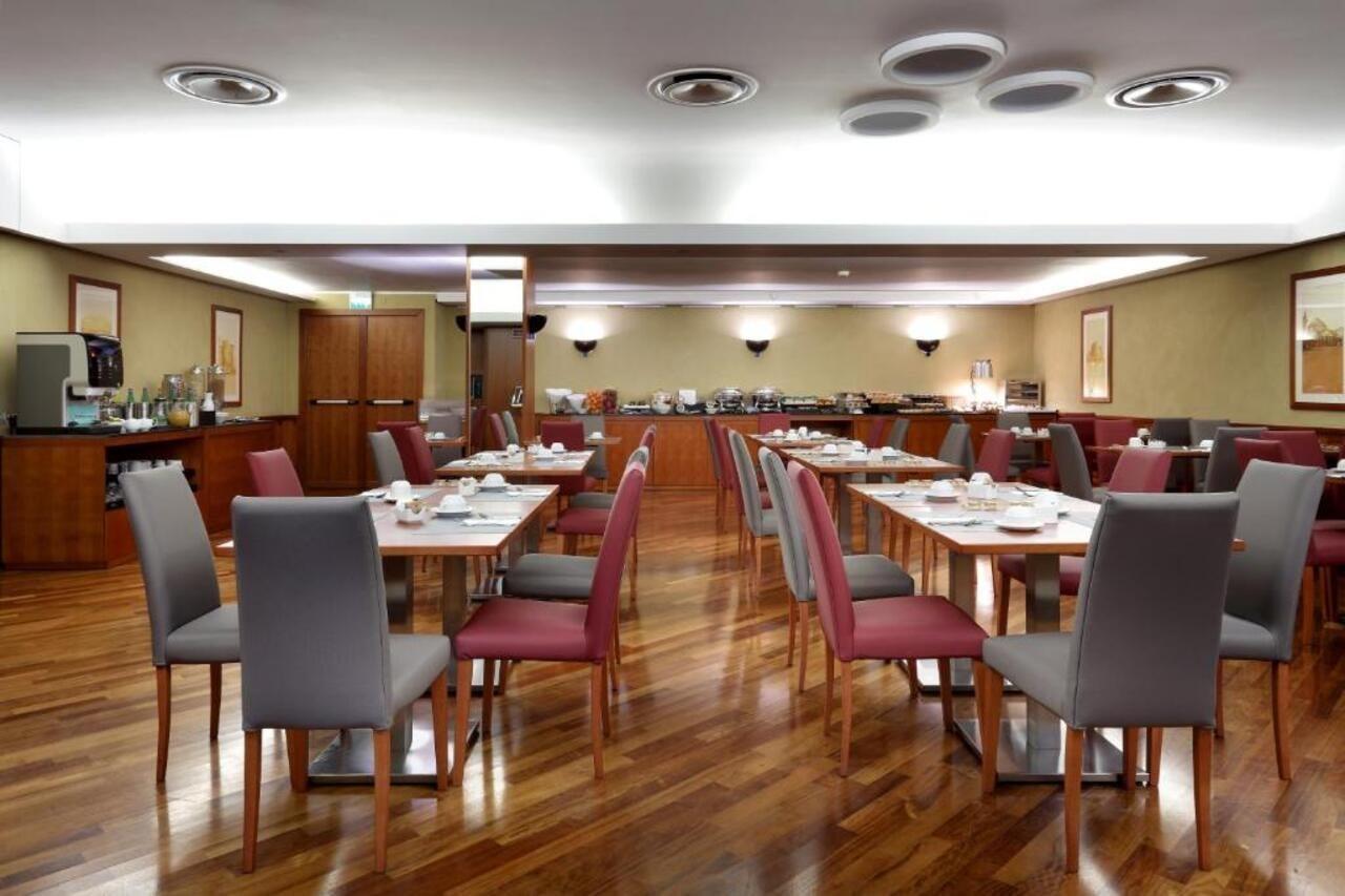 Hotel Exe Majestic Napoli Esterno foto