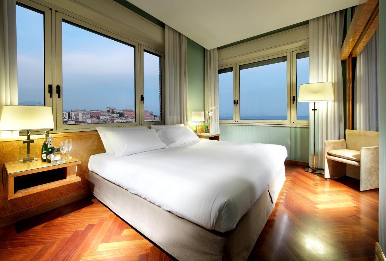 Hotel Exe Majestic Napoli Esterno foto