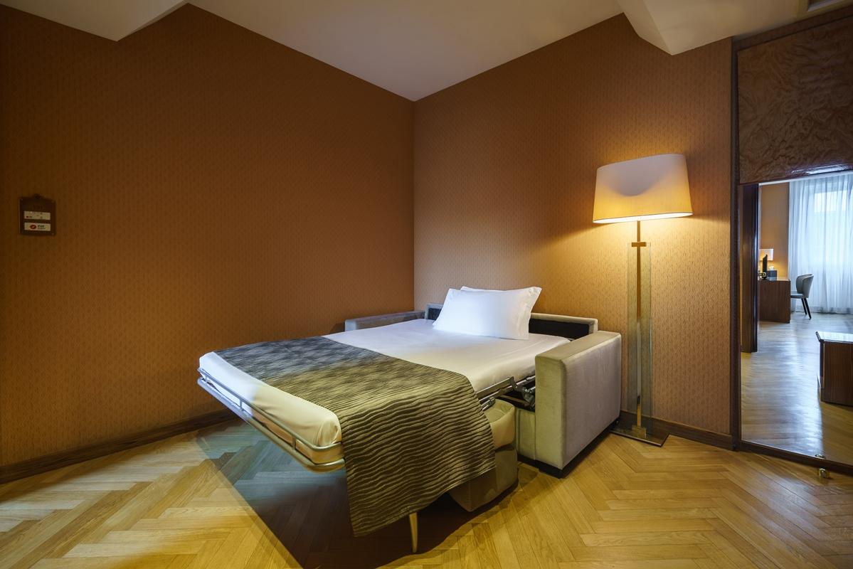 Hotel Exe Majestic Napoli Esterno foto