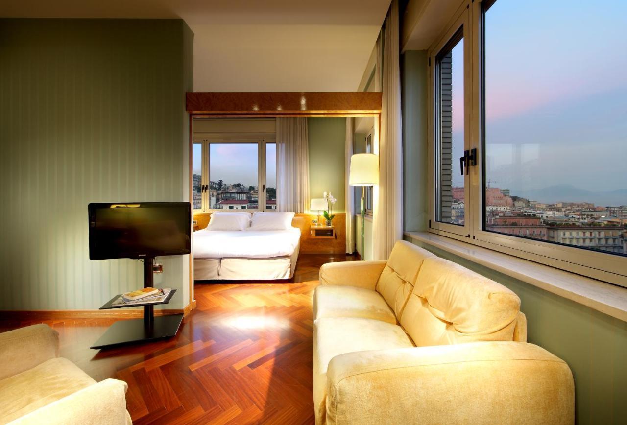 Hotel Exe Majestic Napoli Esterno foto