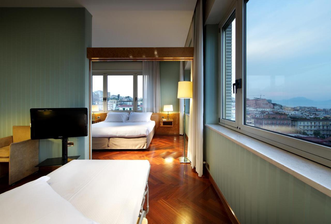Hotel Exe Majestic Napoli Esterno foto