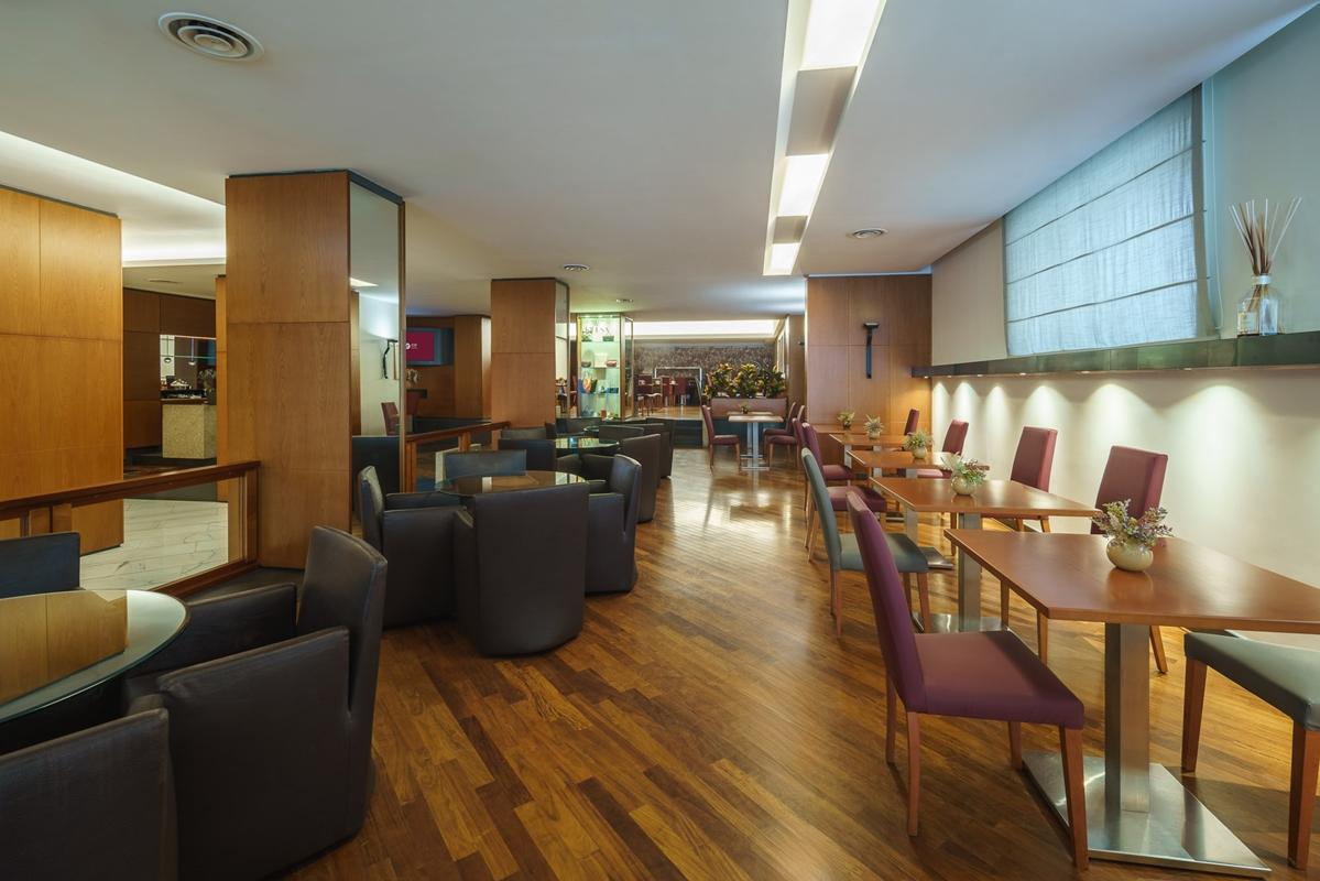 Hotel Exe Majestic Napoli Esterno foto