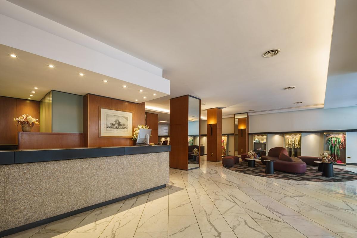 Hotel Exe Majestic Napoli Esterno foto