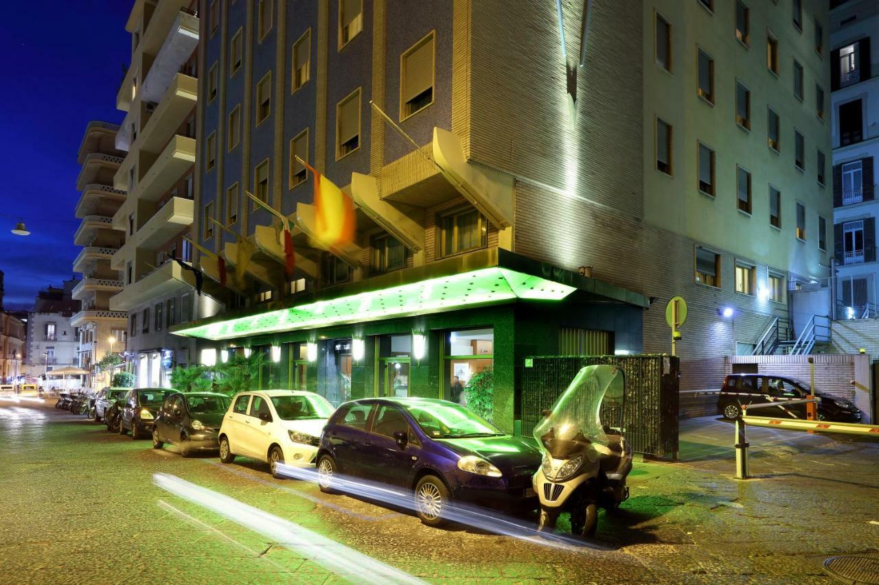 Hotel Exe Majestic Napoli Esterno foto